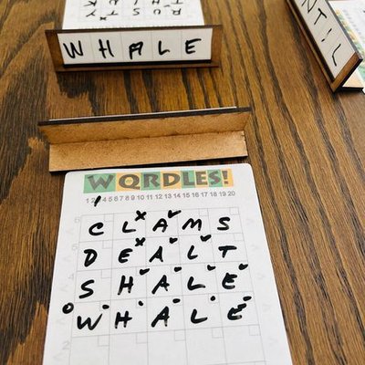 WQRDLES: A Tactile Wordle-Like Multi-Player Word Deduction Game