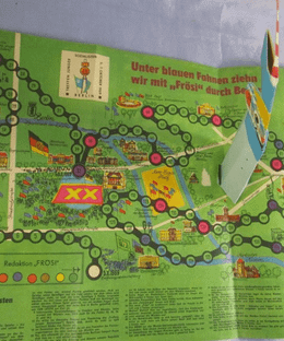 Unter blauen Fahnen ziehn wir mit "Frösi" durch Berlin!